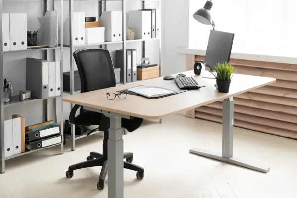 Ergonomisch bureau met zit-sta tafel en verstelbare stoel